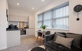 Modern 1 Bedroom Apartment In Bolton